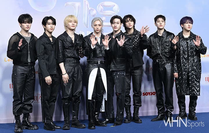 스트레이 키즈 — 3시간 열기로 꽉 채웠다! 스트레이 키즈, 'K팝 4세대 그룹 최초' 美 소파이 스타디움 입성