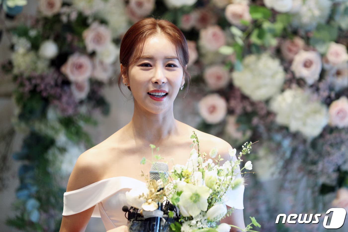 한다감 — "남편 고마워·사랑해" 한다감, '♥가득' 새신부 결혼하는 날(종합)