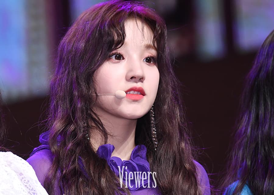 아이들 우기 — (여자)아이들 우기 궁금증에 가득찬 강아지같아 V포토