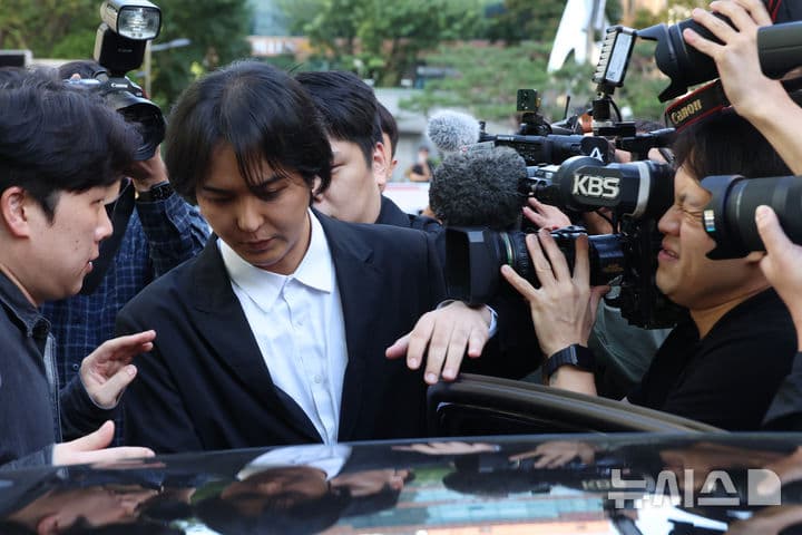 송민호 — 1심서 징역 1년, 집행유예 2년 선고된 송민호