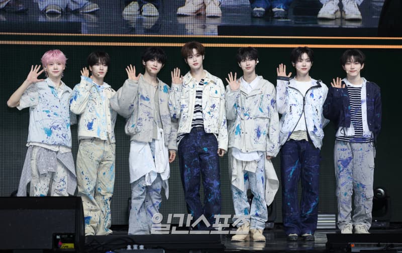 클로즈 유어 아이즈 — 포토 클로즈 유어 아이즈, 오늘 데뷔해요