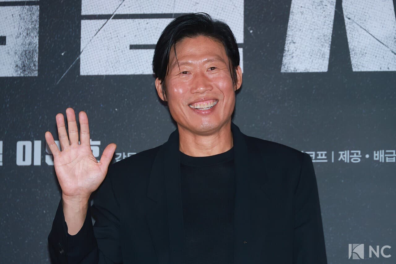 유해진 '암살자들' 영화 논란, 자택 시위에 법적 대응 예고
