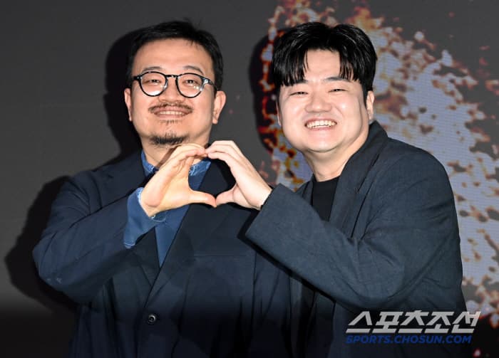 연상호 — 포토 연상호 감독-신민재, 닮았죠?