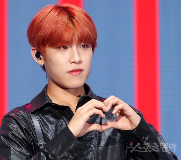 박우진 — 포토 AB6IX 박우진 ‘여심 흔드는 하트’