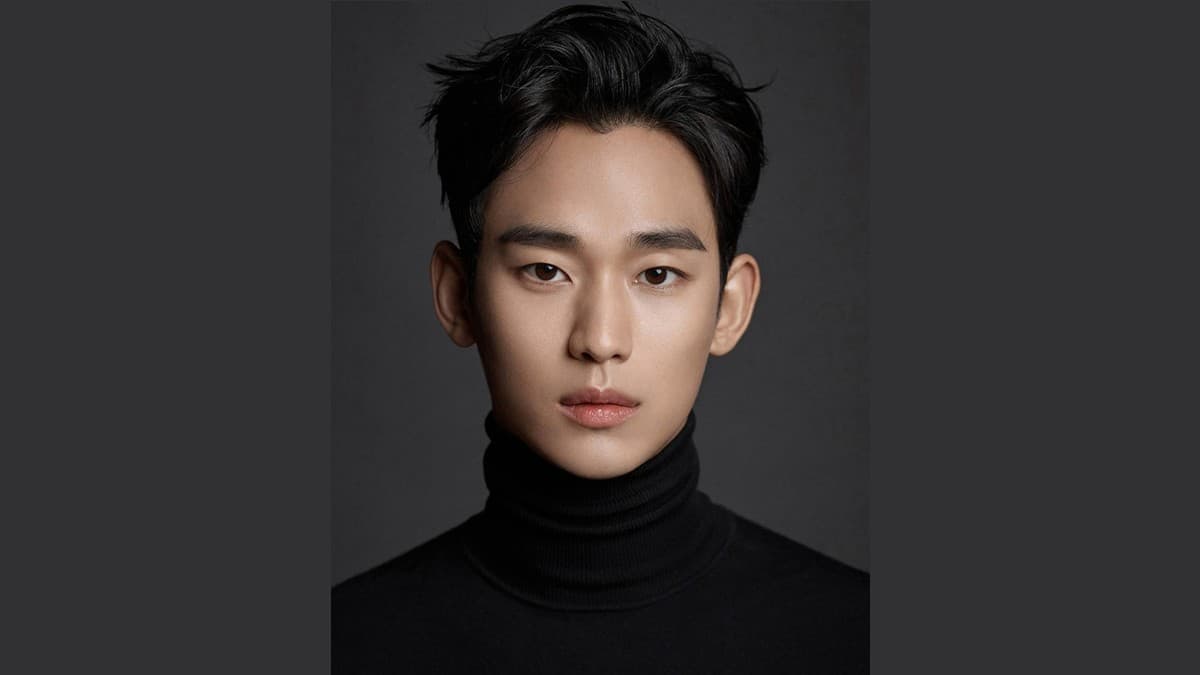 김수현 — 김수현, 1년6개월 만에 국내 무대 등판…시상자로 참석